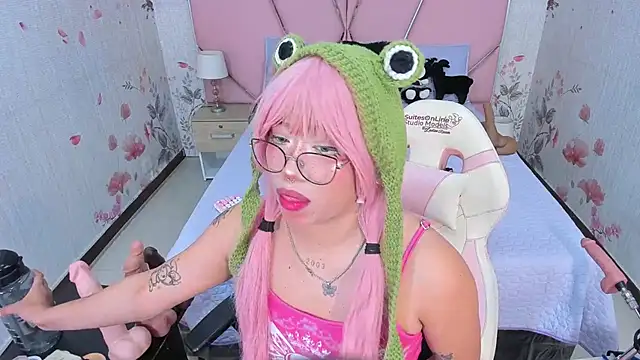 SafiroAgataaa online show from November 25, 2025, 2:01 am