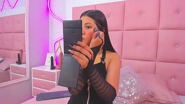 Snapshot of DaisySnugs1 chatting on November 15, 2025, 11:03 am DaisySnugs1 online show from November 15, 2025, 11:03 am