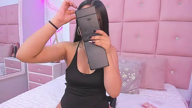 Snapshot of DaisySnugs1 chatting on November 13, 2025, 12:09 pm DaisySnugs1 online show from November 13, 2025, 12:09 pm