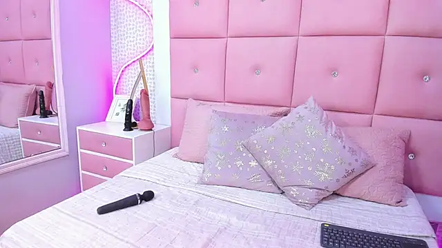 Snapshot of DaisySnugs1 chatting on November 8, 2025, 11:58 am DaisySnugs1 online show from November 8, 2025, 11:58 am