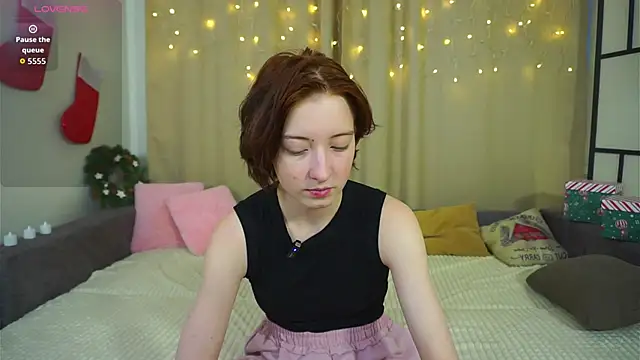 JuanaFriesz online show from December 19, 2025, 9:11 am