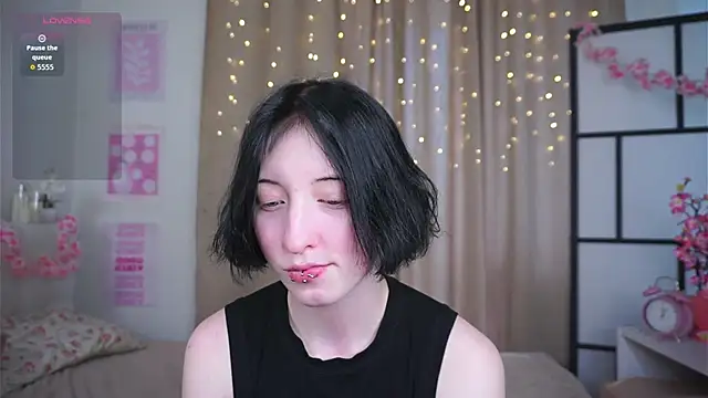 JuanaFriesz online show from April 5, 2026, 9:05 am