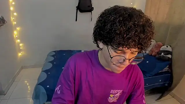 Snapshot of Tom_Blues chatting on January 16, 2026, 1:37 pm Tom Blues online show from January 16, 2026, 1:37 pm