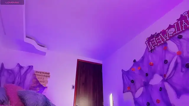 kiara velvet  online show from October 29, 2025, 3:27 am