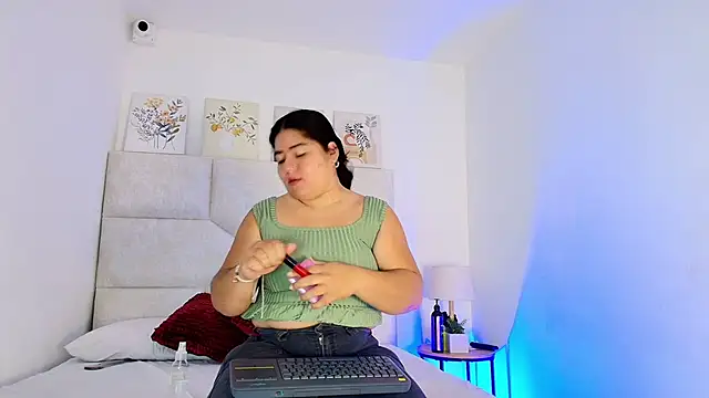 elizawiliamst online show from May 22, 2026, 11:52 am