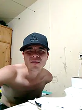 Snapshot of 8zime chatting on November 12, 2025, 9:35 am 8zime online show from November 12, 2025, 9:35 am