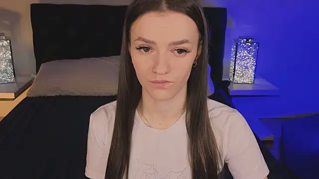 E l i z e  online show from March 17, 2026, 5:10 am