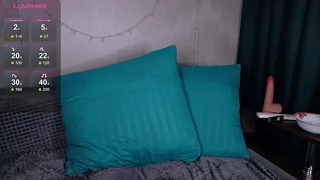 KikiMoor online show from September 14, 2025, 4:13 am