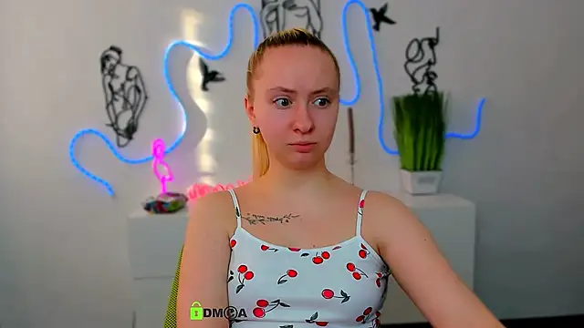 mila glow1 online show from March 5, 2026, 6:32 am