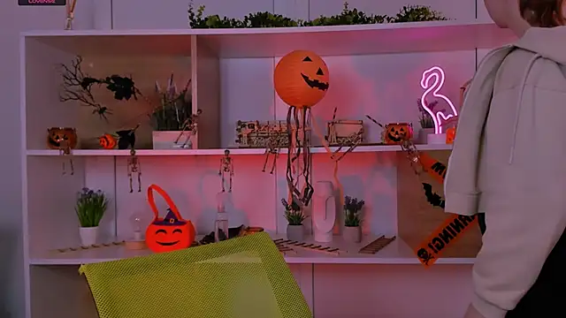 mila glow1 online show from November 3, 2025, 5:45 am