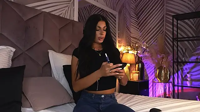 EvaRhea online show from April 5, 2026, 3:02 am