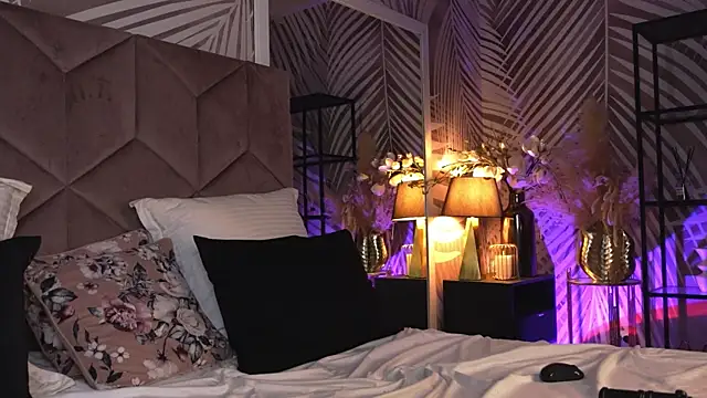 EvaRhea online show from April 8, 2026, 2:57 am