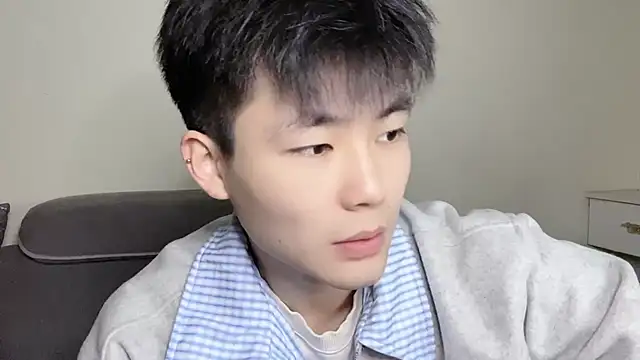 xiaoyang5200 online show from November 12, 2025, 1:59 pm