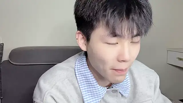 xiaoyang5200 online show from November 23, 2025, 1:54 pm