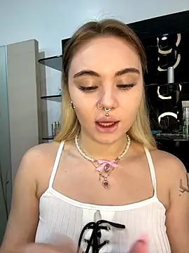 LunaMillie online show from October 26, 2025, 12:16 pm