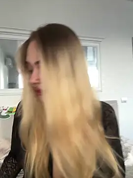 LunaMillie online show from September 27, 2025, 12:22 pm