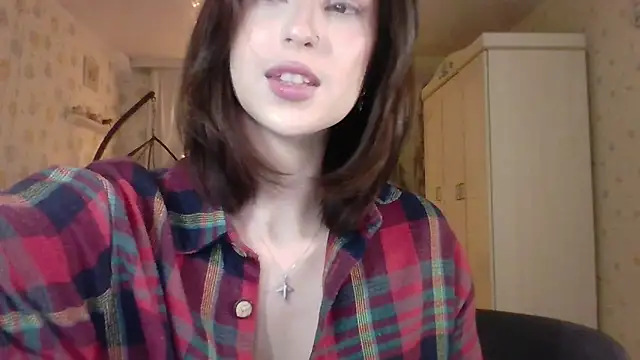 RuxaShade online show from December 18, 2025, 12:42 pm