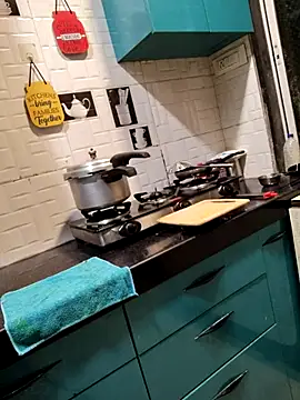 SIZZLER 1100 online show from October 13, 2025, 5:36 pm