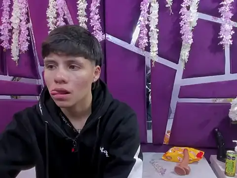 Snapshot of Bruno_Cruzz chatting on December 17, 2025, 2:05 am Bruno Cruzz online show from December 17, 2025, 2:05 am