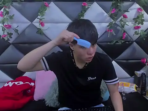 Snapshot of Bruno_Cruzz chatting on November 10, 2025, 3:00 am Bruno Cruzz online show from November 10, 2025, 3:00 am