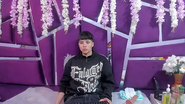 Snapshot of Bruno_Cruzz chatting on December 16, 2025, 2:38 am Bruno Cruzz online show from December 16, 2025, 2:38 am