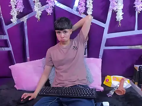 Snapshot of Bruno_Cruzz chatting on November 15, 2025, 2:26 am Bruno Cruzz online show from November 15, 2025, 2:26 am