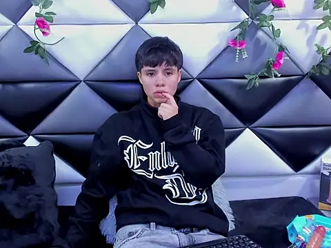 Snapshot of Bruno_Cruzz chatting on October 23, 2025, 1:48 am Bruno Cruzz online show from October 23, 2025, 1:48 am