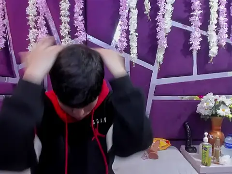 Snapshot of Bruno_Cruzz chatting on December 18, 2025, 2:05 am Bruno Cruzz online show from December 18, 2025, 2:05 am