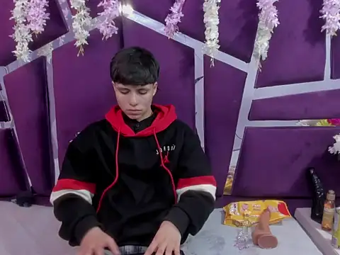 Snapshot of Bruno_Cruzz chatting on December 19, 2025, 2:26 am Bruno Cruzz online show from December 19, 2025, 2:26 am