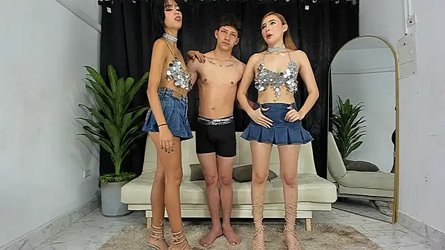 Snapshot of charminglovers__ chatting on December 16, 2025, 1:48 pm charminglovers online show from December 16, 2025, 1:48 pm