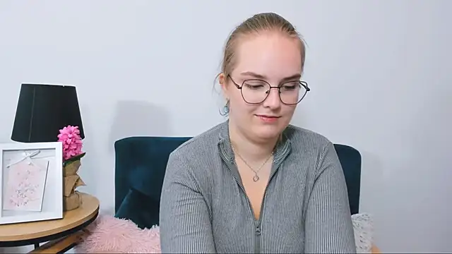 AliceCrazy69 online show from September 15, 2025, 3:12 pm