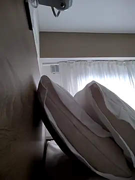 Snapshot of lauflor chatting on February 21, 2026, 1:02 pm lauflor online show from February 21, 2026, 1:02 pm