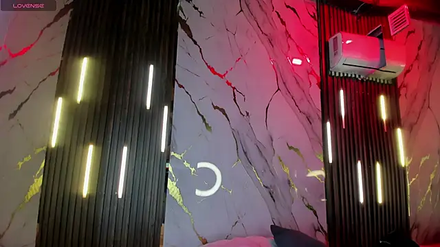 VictoriaDuart online show from November 6, 2025, 8:13 pm