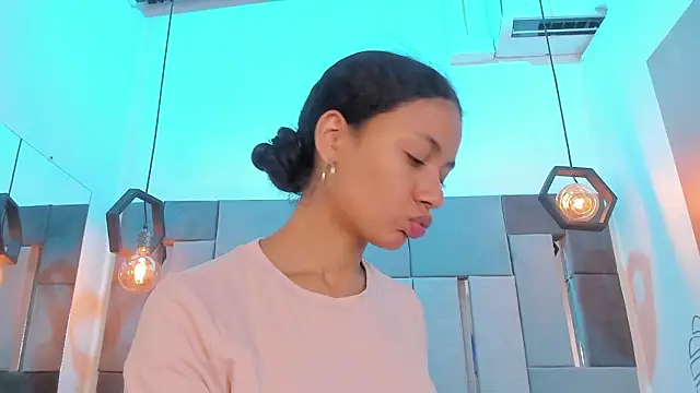 VictoriaDuart online show from February 11, 2026, 8:20 pm