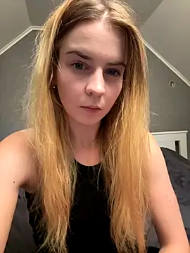 ellieen online show from October 11, 2025, 9:16 pm
