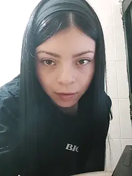 LunaJacobs online show from December 19, 2025, 12:58 am