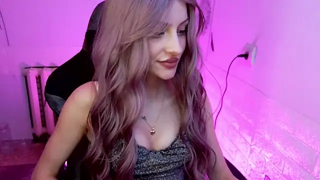 Snapshot of girlfriend_night17 chatting on February 24, 2026, 2:01 am girlfriend night17 online show from February 24, 2026, 2:01 am