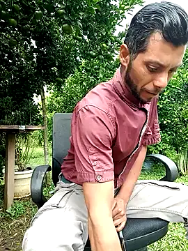 Snapshot of AlphaAlterX chatting on October 12, 2025, 1:34 pm AlphaAlterX online show from October 12, 2025, 1:34 pm