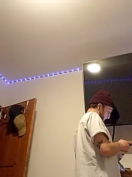 HotRolo online show from October 28, 2025, 7:29 am