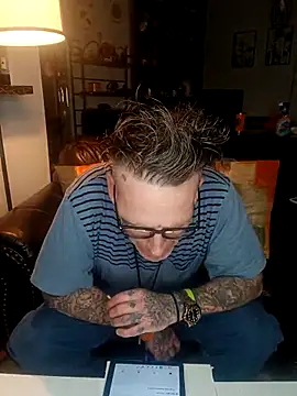 MRTATTWO online show from October 3, 2025, 5:31 am