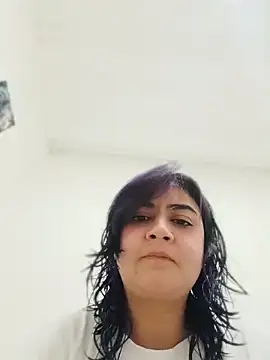 LylaVixxen online show from May 3, 2026, 10:57 pm