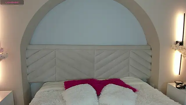 Snapshot of Mila_Hank_ chatting on April 14, 2026, 12:21 pm Mila Hank online show from April 14, 2026, 12:21 pm