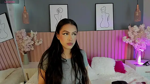 Mila Hank  online show from February 18, 2026, 12:12 pm