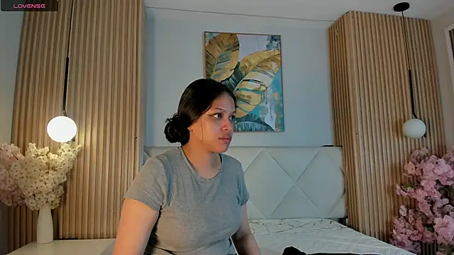 Snapshot of Mila_Hank_ chatting on May 27, 2026, 12:45 pm Mila Hank online show from May 27, 2026, 12:45 pm