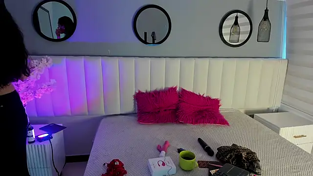 Mila Hank  online show from November 29, 2025, 12:16 pm