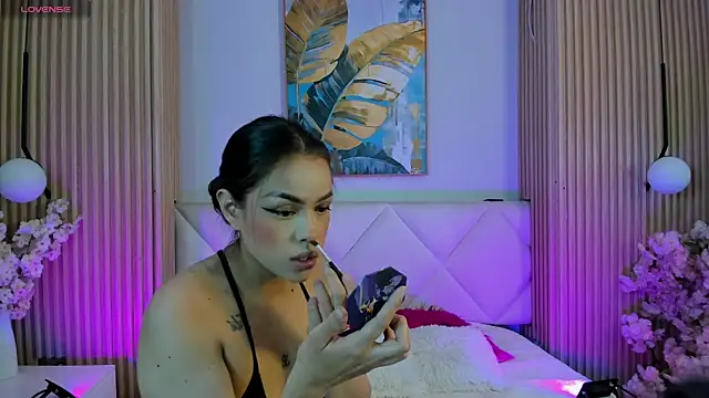 Snapshot of Mila_Hank_ chatting on April 13, 2026, 12:09 pm Mila Hank online show from April 13, 2026, 12:09 pm