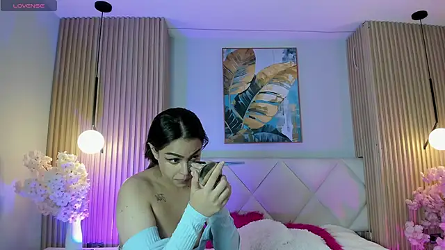 Snapshot of Mila_Hank_ chatting on April 7, 2026, 12:07 pm Mila Hank online show from April 7, 2026, 12:07 pm