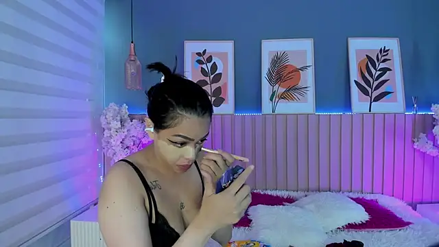 Snapshot of Mila_Hank_ chatting on May 6, 2026, 12:09 pm Mila Hank online show from May 6, 2026, 12:09 pm