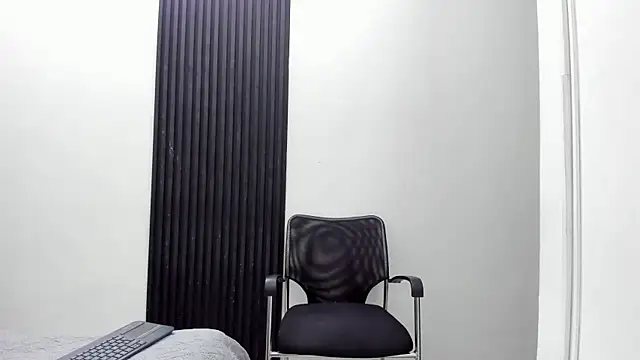 Sophia-thomson online show from September 12, 2025, 7:46 pm