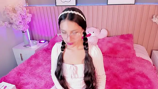 Annie  2 online show from October 7, 2025, 12:06 pm